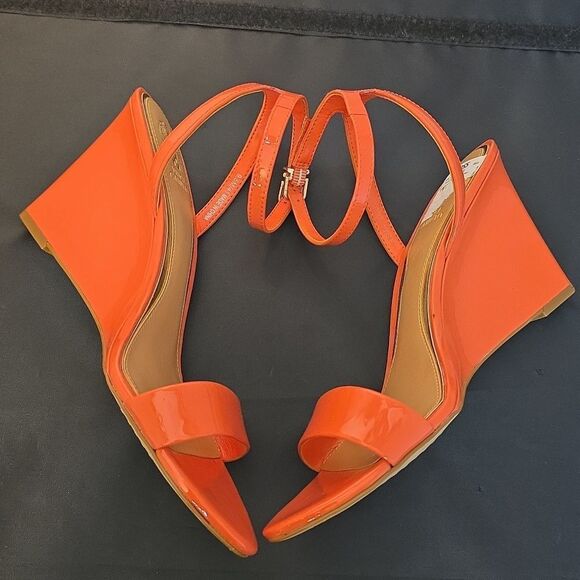 BRAND NEW VINCE CAMUTO JEFANY  ANKLE STRAP WEDGE SANDAL (WOMEN) - Picture 11 of 14